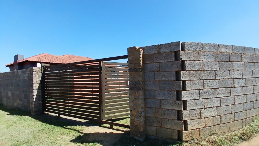 1 Bedroom Property for Sale in Mohlakeng Gauteng