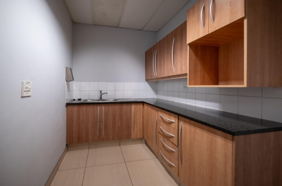 To Let Commercial Property for Rent in Randjespark Gauteng