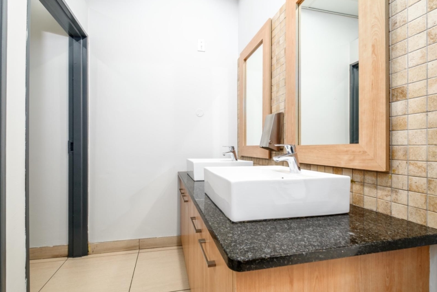 To Let Commercial Property for Rent in Randjespark Gauteng