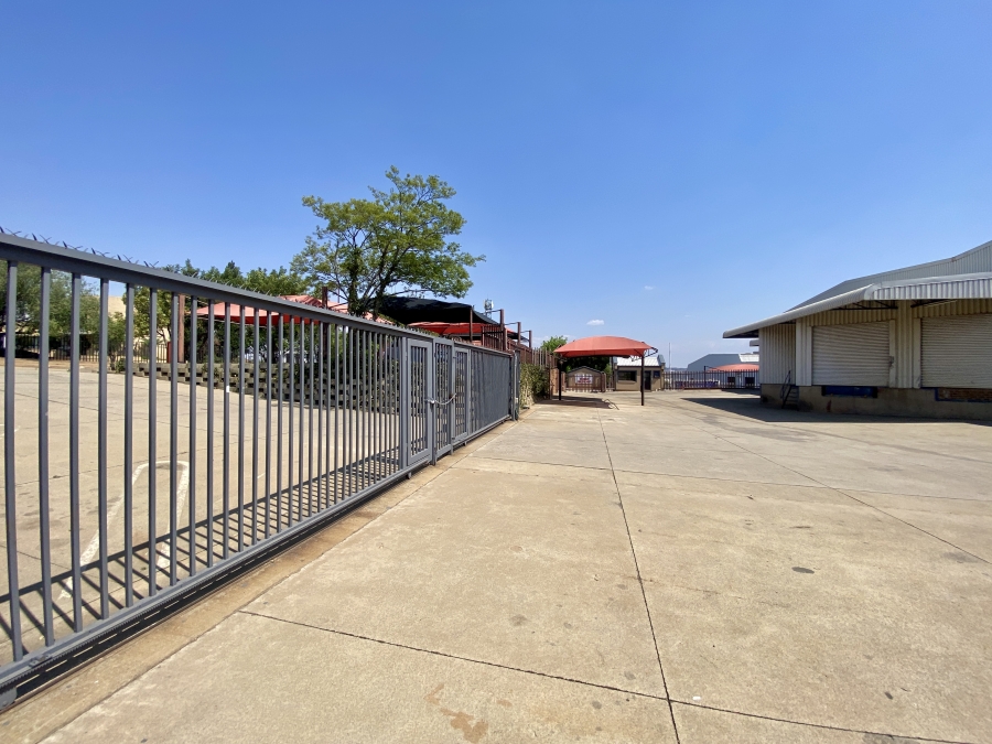 To Let Commercial Property for Rent in Randjespark Gauteng