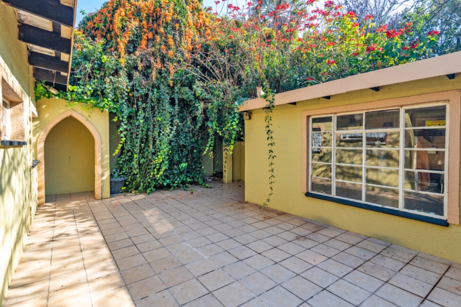 6 Bedroom Property for Sale in Protea Ridge Gauteng