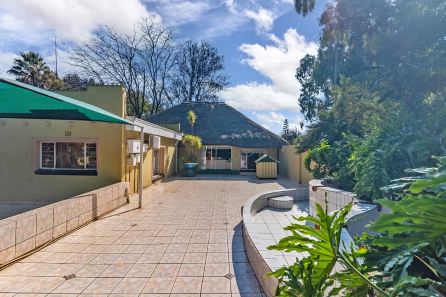 6 Bedroom Property for Sale in Protea Ridge Gauteng