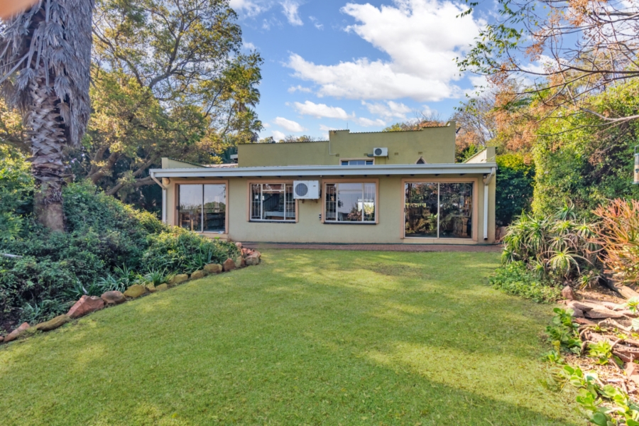6 Bedroom Property for Sale in Protea Ridge Gauteng