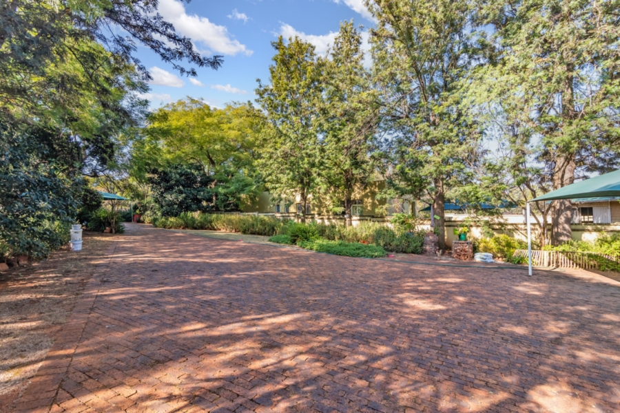 6 Bedroom Property for Sale in Protea Ridge Gauteng