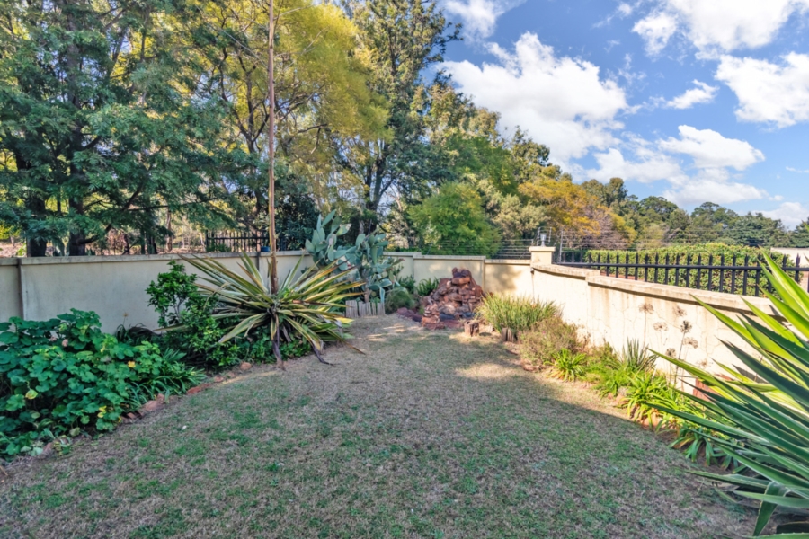 6 Bedroom Property for Sale in Protea Ridge Gauteng