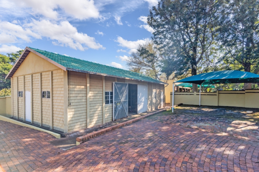6 Bedroom Property for Sale in Protea Ridge Gauteng