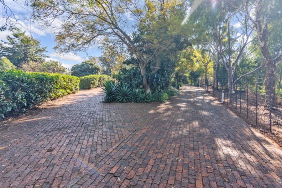 6 Bedroom Property for Sale in Protea Ridge Gauteng