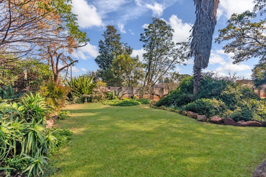 6 Bedroom Property for Sale in Protea Ridge Gauteng