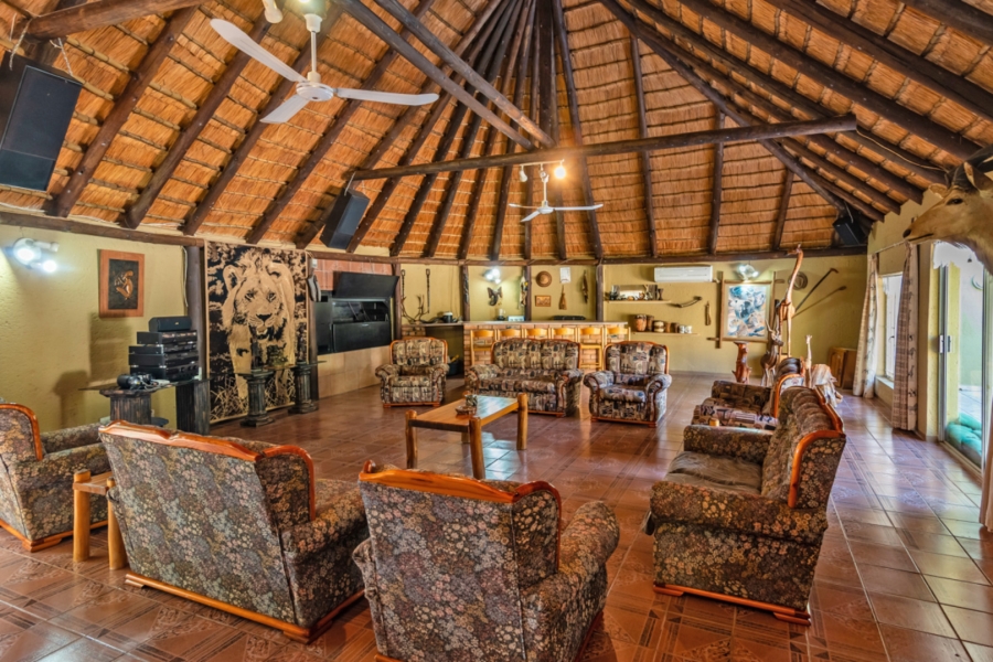 6 Bedroom Property for Sale in Protea Ridge Gauteng
