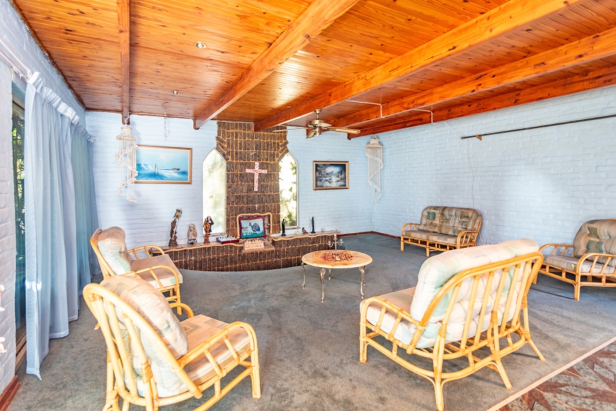 6 Bedroom Property for Sale in Protea Ridge Gauteng