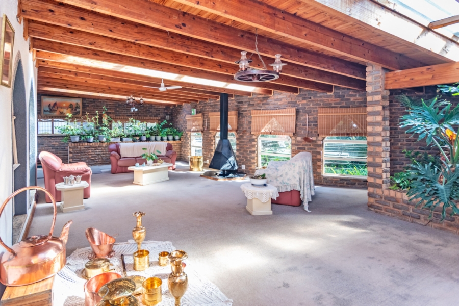 6 Bedroom Property for Sale in Protea Ridge Gauteng