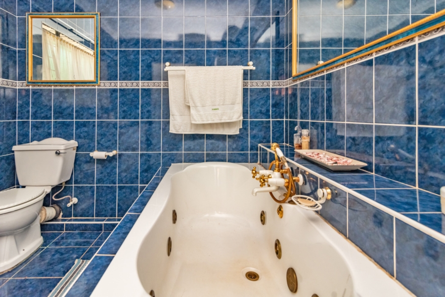 6 Bedroom Property for Sale in Protea Ridge Gauteng