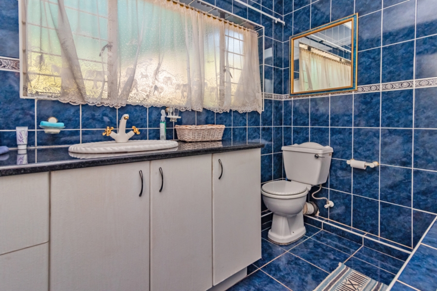 6 Bedroom Property for Sale in Protea Ridge Gauteng