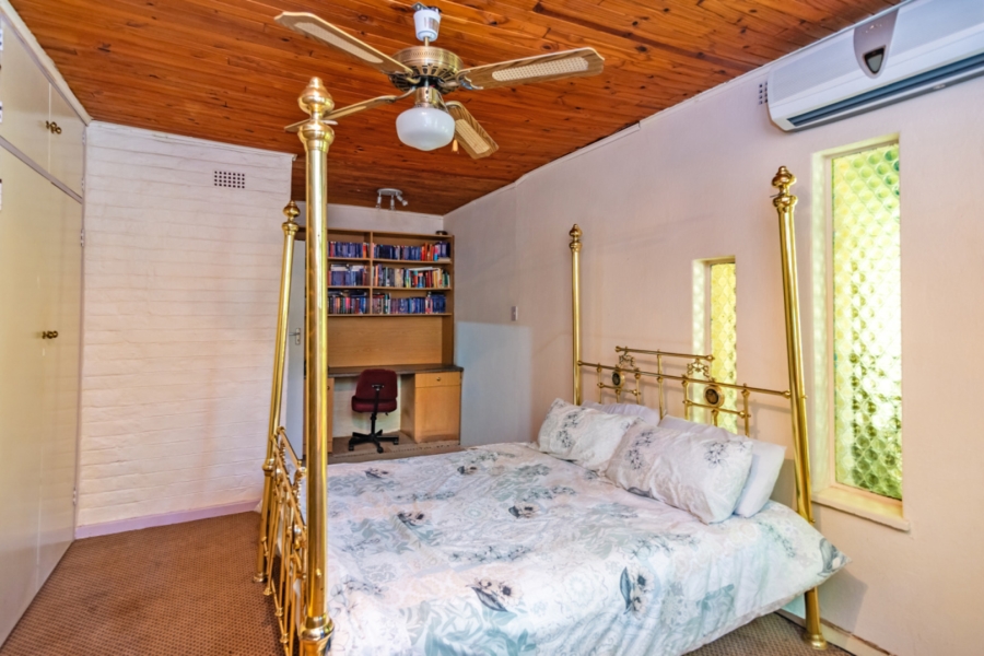 6 Bedroom Property for Sale in Protea Ridge Gauteng