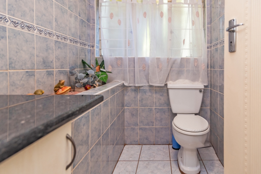 6 Bedroom Property for Sale in Protea Ridge Gauteng