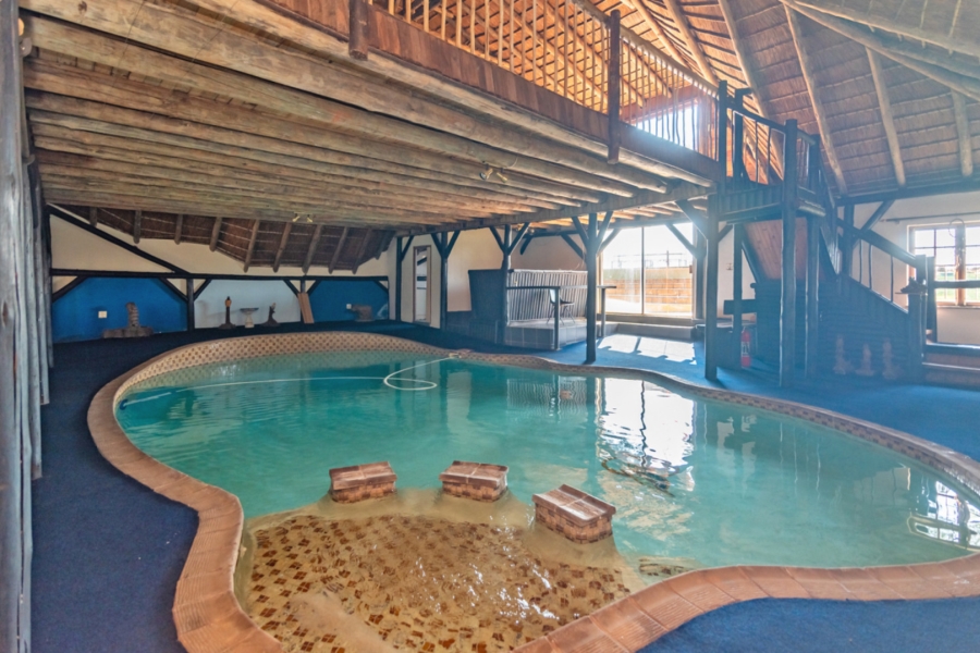 6 Bedroom Property for Sale in Protea Ridge Gauteng