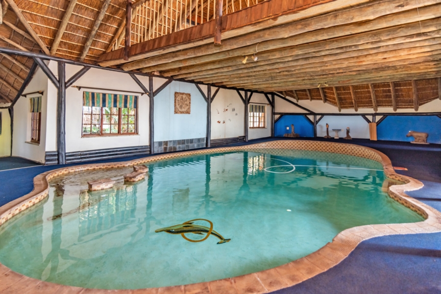 6 Bedroom Property for Sale in Protea Ridge Gauteng