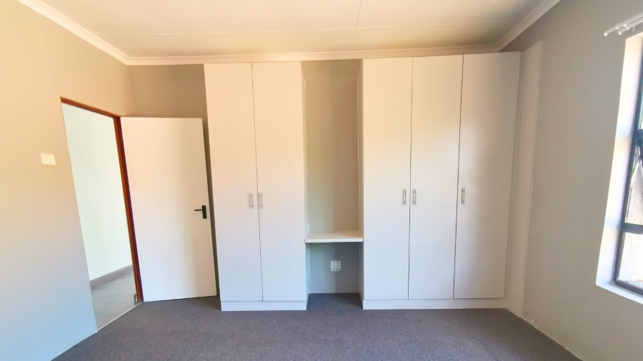 To Let 2 Bedroom Property for Rent in Allen Grove Gauteng