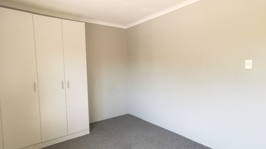 To Let 2 Bedroom Property for Rent in Allen Grove Gauteng