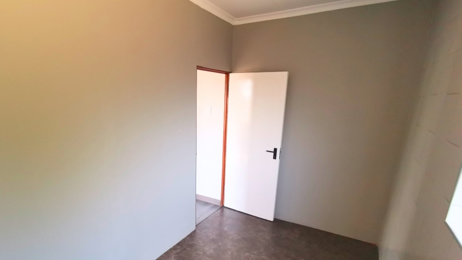 To Let 2 Bedroom Property for Rent in Allen Grove Gauteng