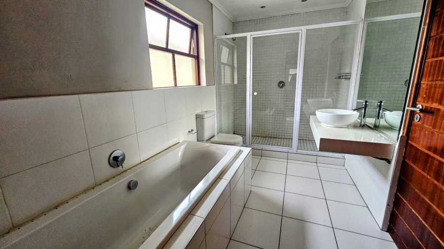 To Let 3 Bedroom Property for Rent in Fourways Gauteng