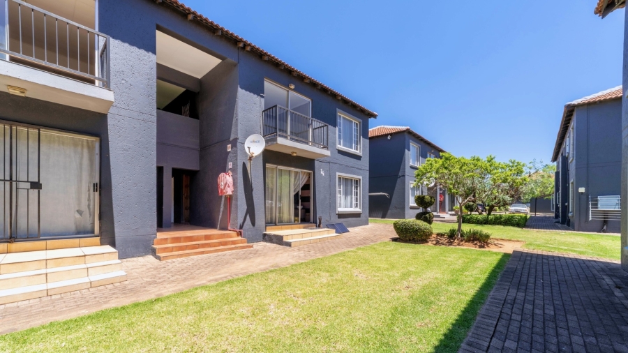 2 Bedroom Property for Sale in North Riding Gauteng