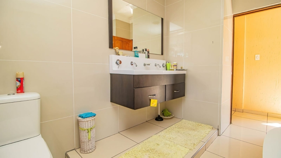 To Let 4 Bedroom Property for Rent in Sunward Park Gauteng