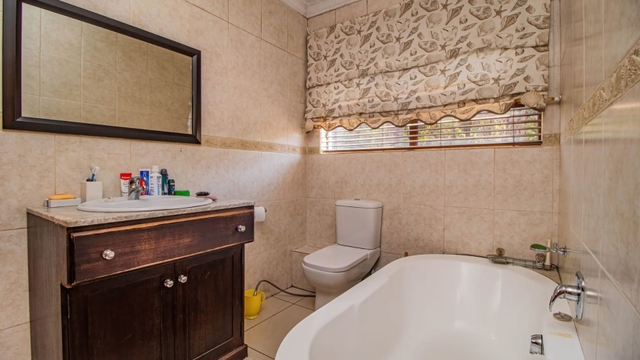To Let 4 Bedroom Property for Rent in Sunward Park Gauteng