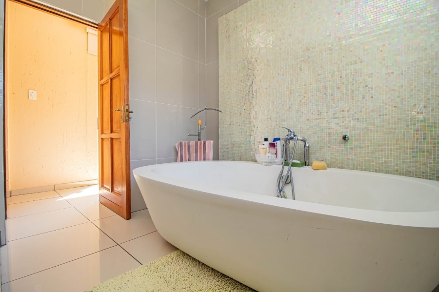 To Let 4 Bedroom Property for Rent in Sunward Park Gauteng