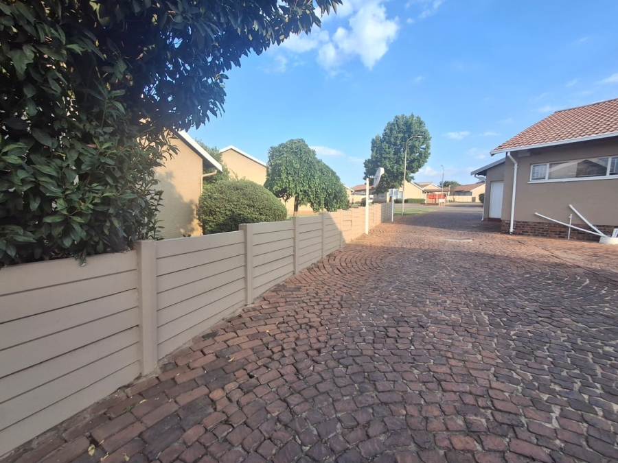 3 Bedroom Property for Sale in Parkrand Gauteng