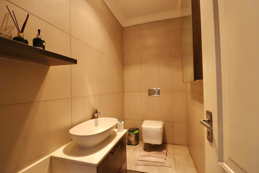 5 Bedroom Property for Sale in Bryanston Gauteng