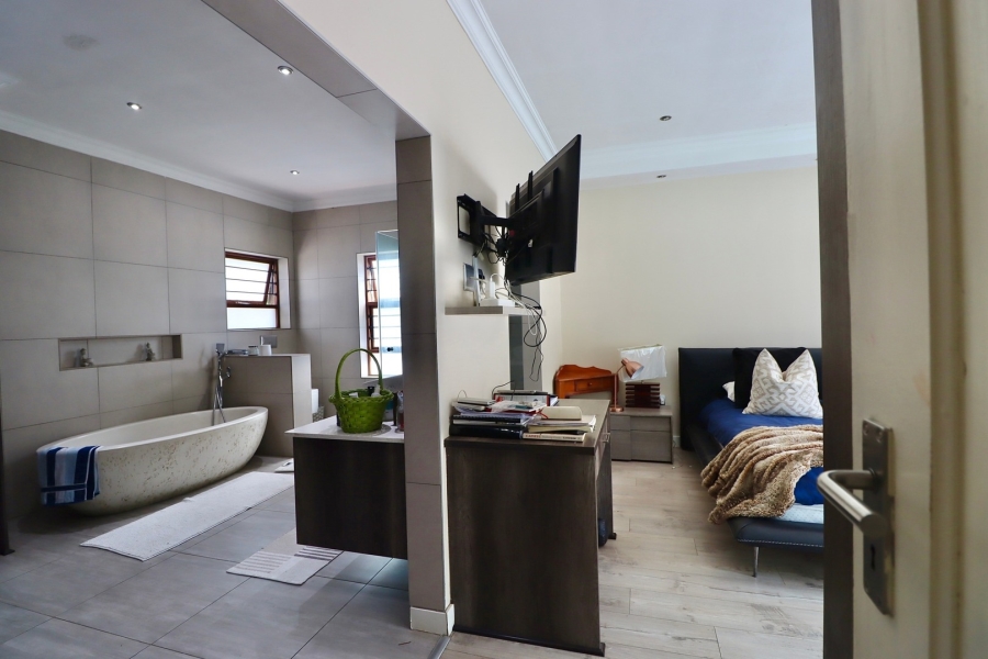 5 Bedroom Property for Sale in Bryanston Gauteng