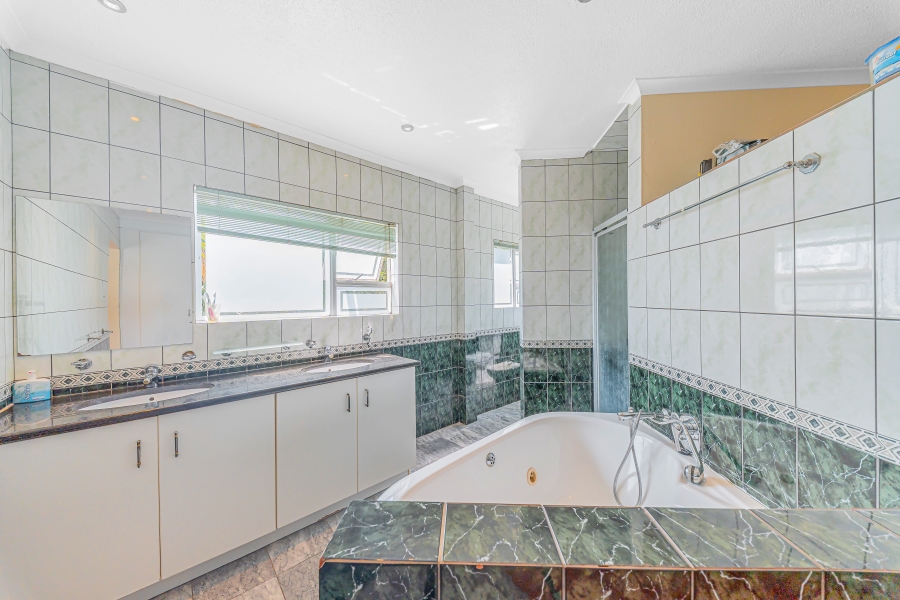 5 Bedroom Property for Sale in Kyalami Estates Gauteng
