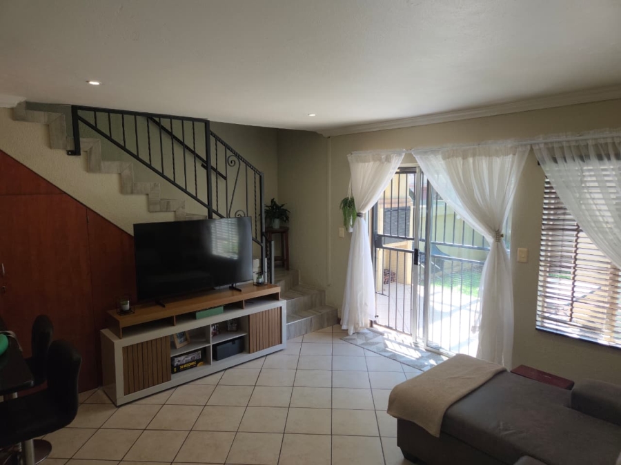2 Bedroom Property for Sale in Annlin Gauteng