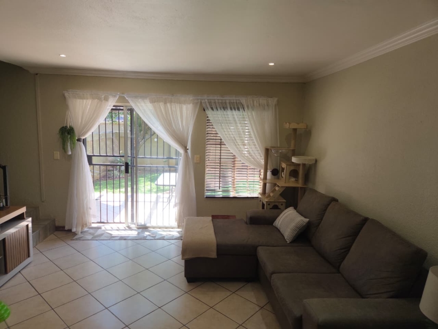 2 Bedroom Property for Sale in Annlin Gauteng