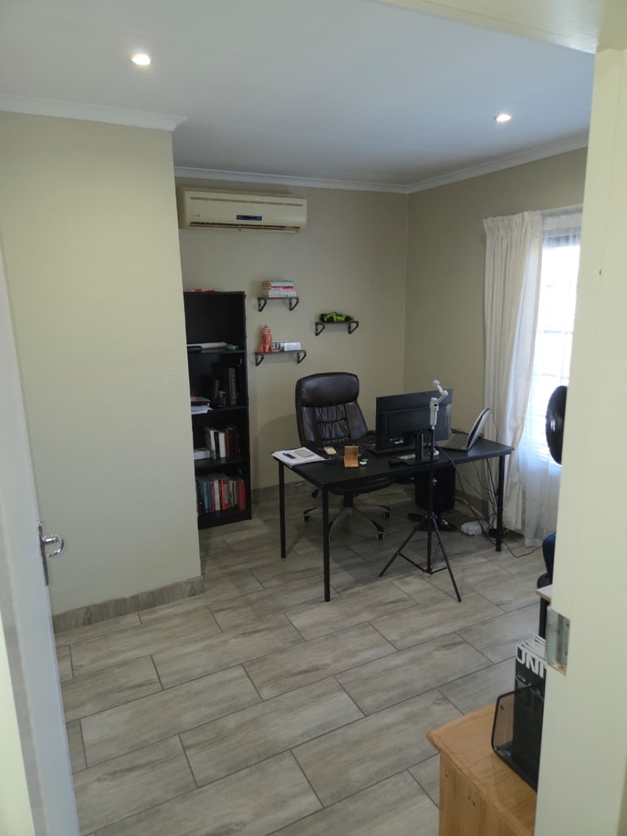 2 Bedroom Property for Sale in Annlin Gauteng