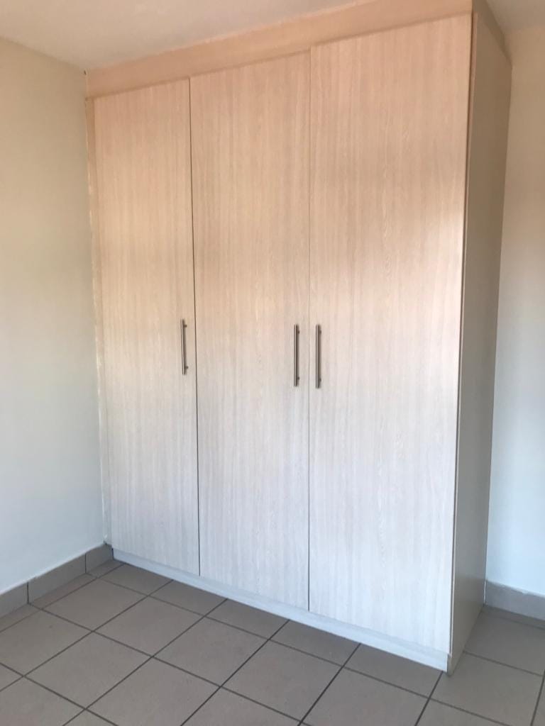 To Let 2 Bedroom Property for Rent in Waverley Gauteng