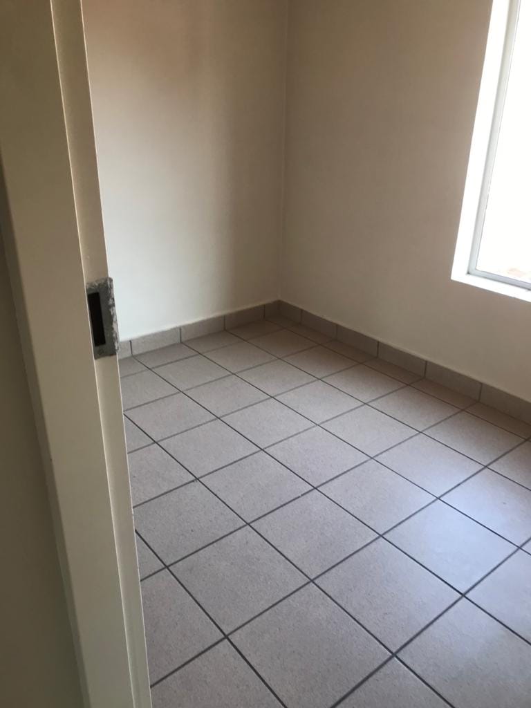 To Let 2 Bedroom Property for Rent in Waverley Gauteng