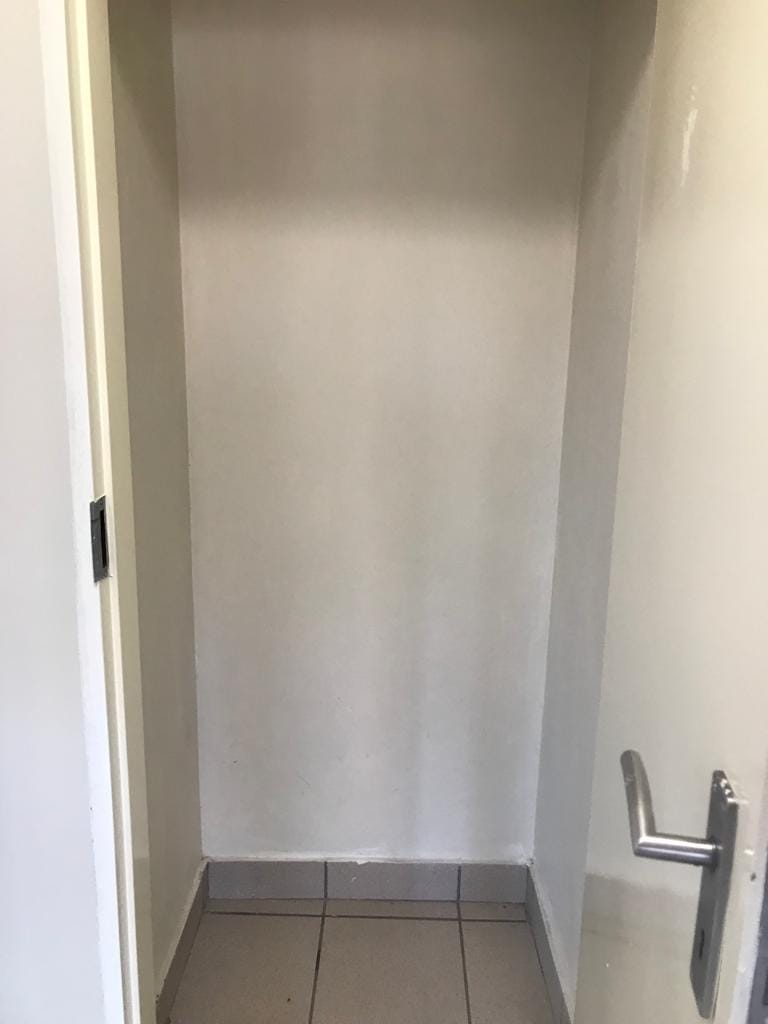 To Let 2 Bedroom Property for Rent in Waverley Gauteng