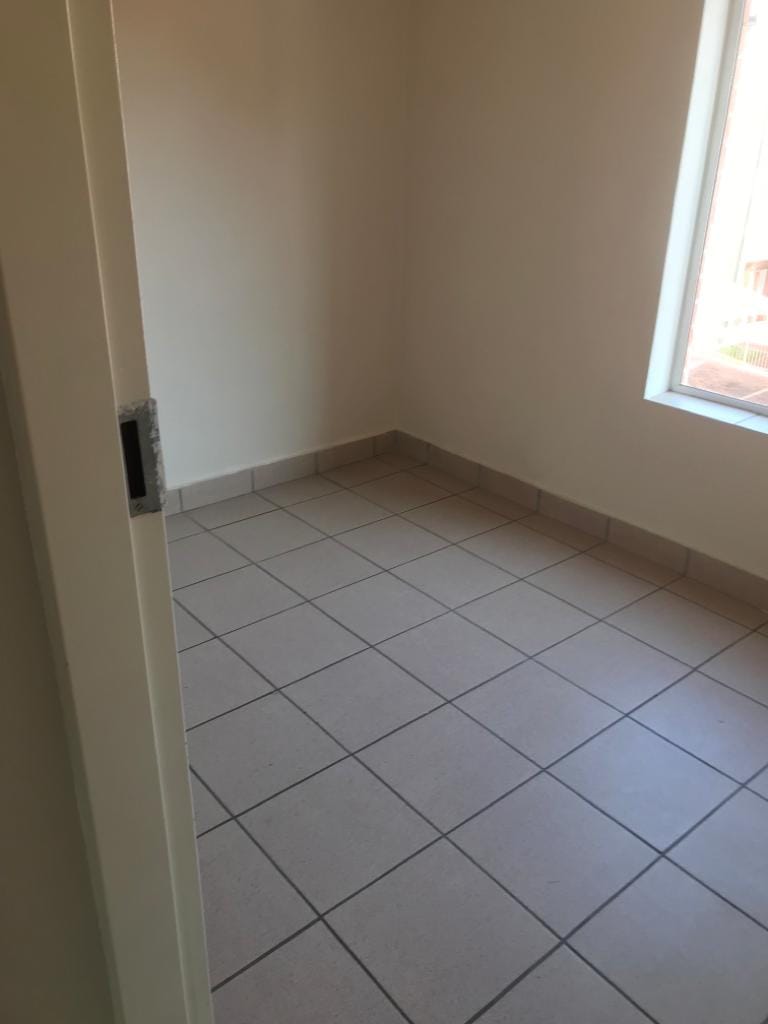 To Let 2 Bedroom Property for Rent in Waverley Gauteng