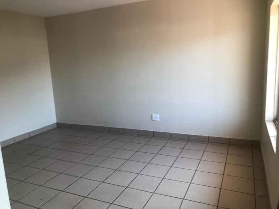To Let 2 Bedroom Property for Rent in Waverley Gauteng