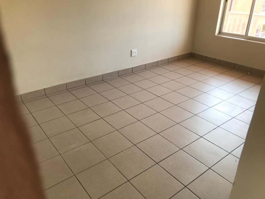 To Let 2 Bedroom Property for Rent in Waverley Gauteng