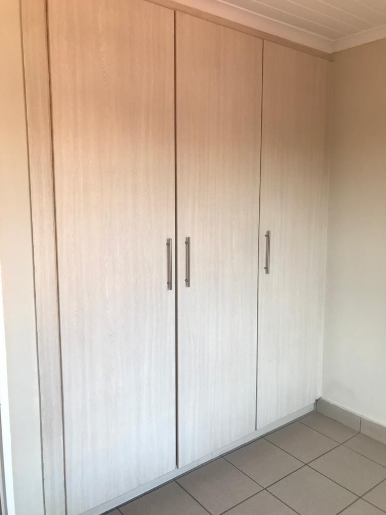 To Let 2 Bedroom Property for Rent in Waverley Gauteng