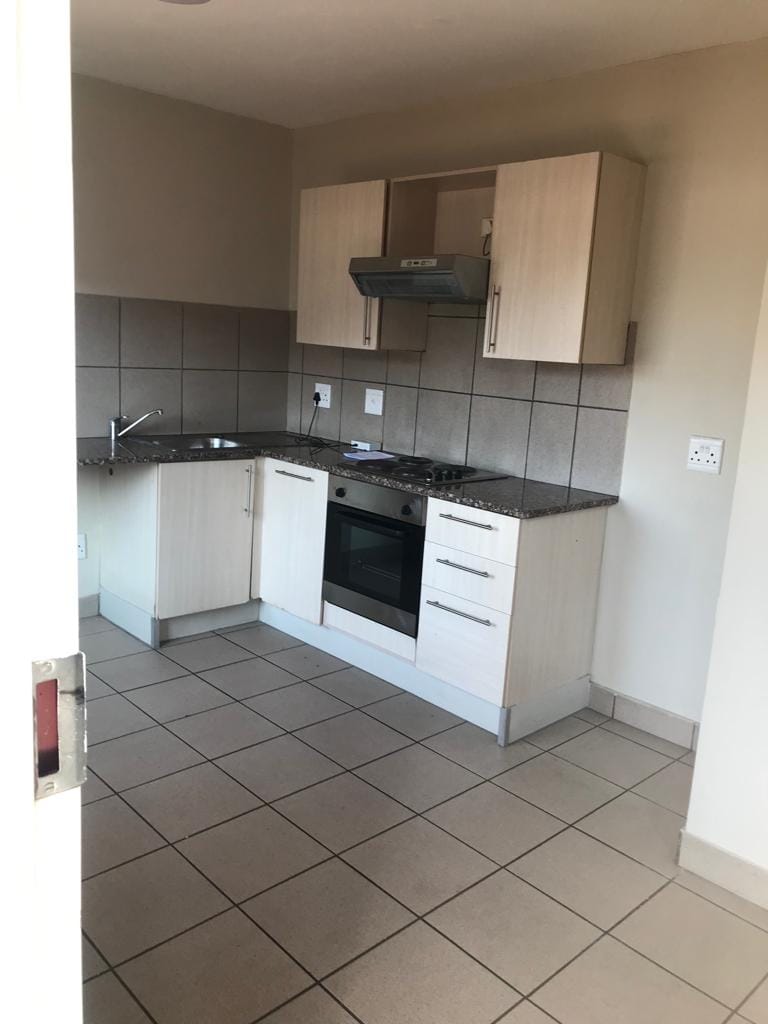 To Let 2 Bedroom Property for Rent in Waverley Gauteng