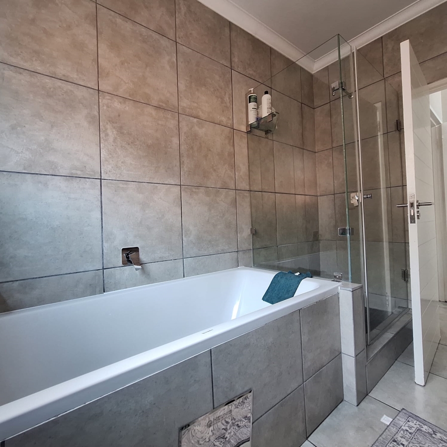 3 Bedroom Property for Sale in Equestria Gauteng
