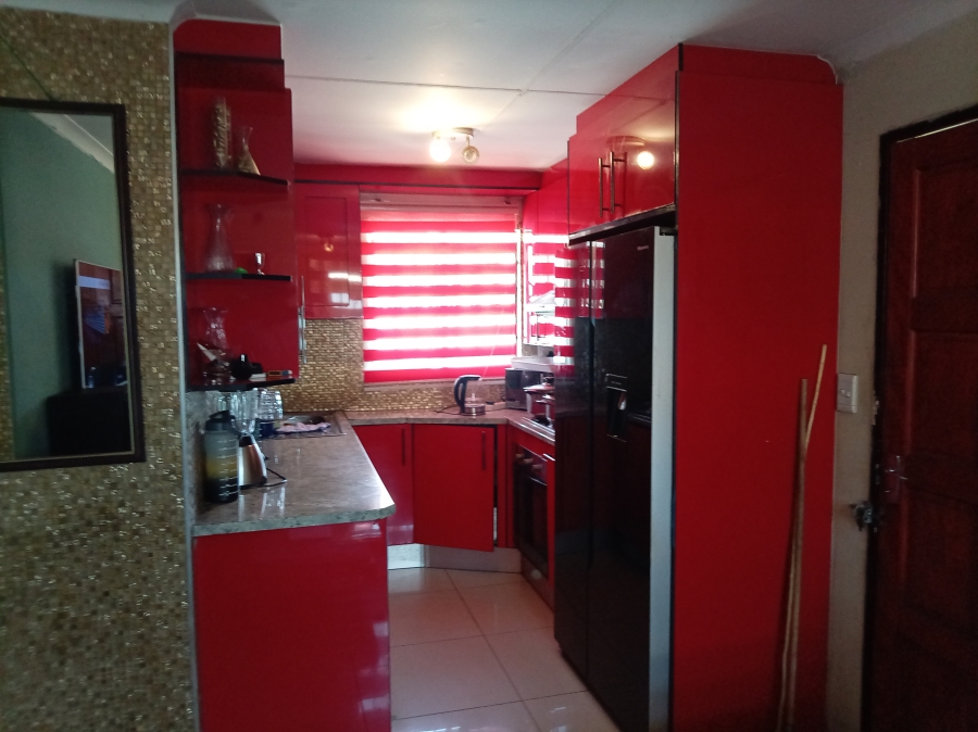 2 Bedroom Property for Sale in Crystal Park Gauteng