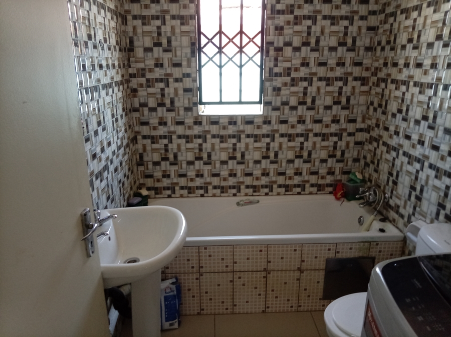 2 Bedroom Property for Sale in Crystal Park Gauteng