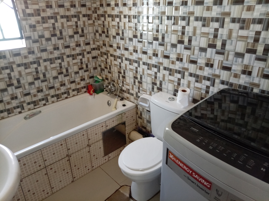 2 Bedroom Property for Sale in Crystal Park Gauteng