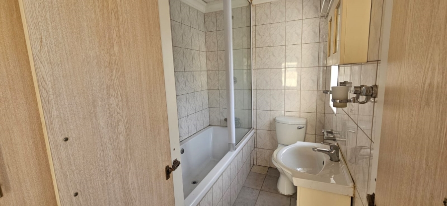 To Let 2 Bedroom Property for Rent in Lambton Gauteng