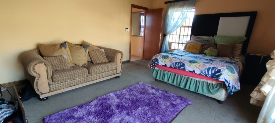 5 Bedroom Property for Sale in Westonaria Gauteng